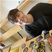 Ich biete Nachhilfe für Deutsch, Geschichte oder auch andere Fächer an. Ich bin selbst noch Schüler in der 10.ten Klasse!